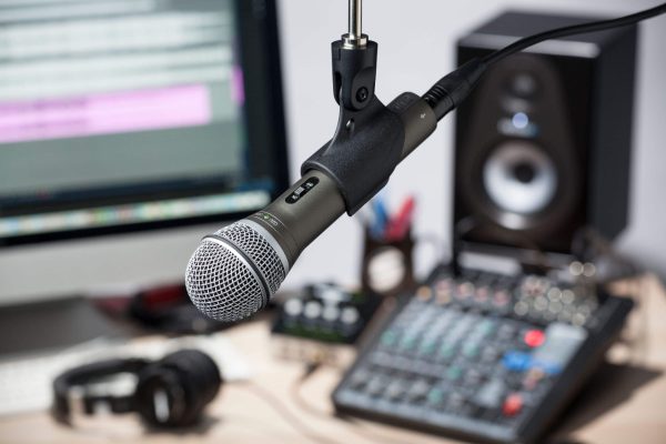 Samson Q2U USB Microphone Recording Podcasting Pack-12