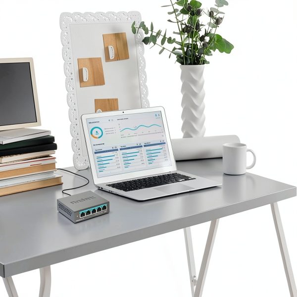 D Link 5 Port 2.5Gb Unmanaged Network Switch Fanless Plug-1